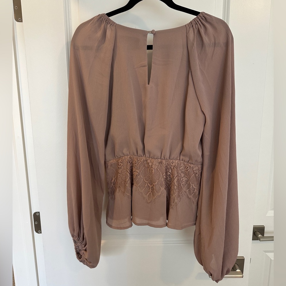 Lulu's Mauve-Pink Lace Surplice Peplum Blouse - Picture 6 of 8